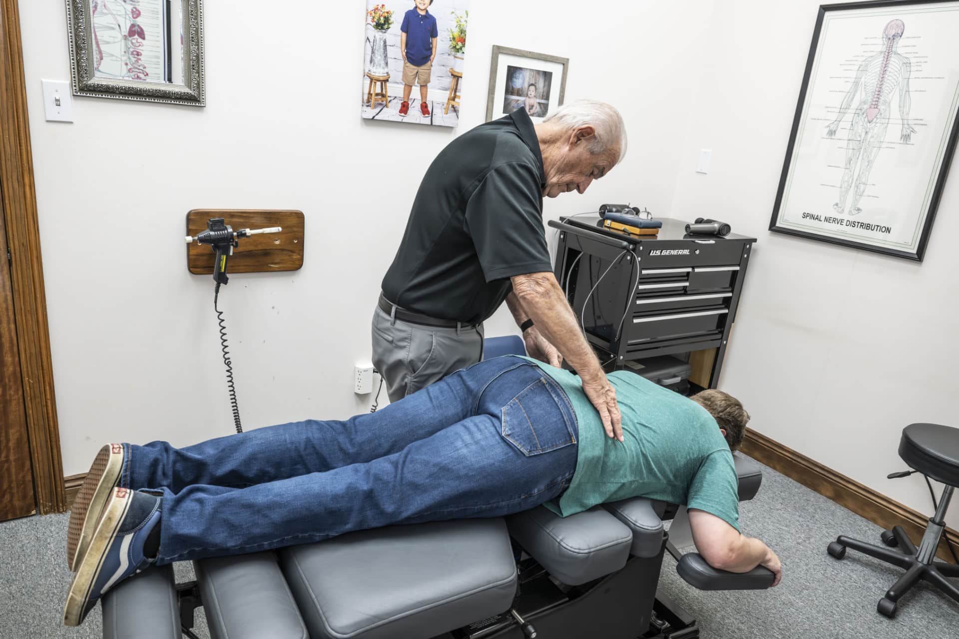 Chiropractor in Lafayette, LA using drop table technique for spinal adjustment